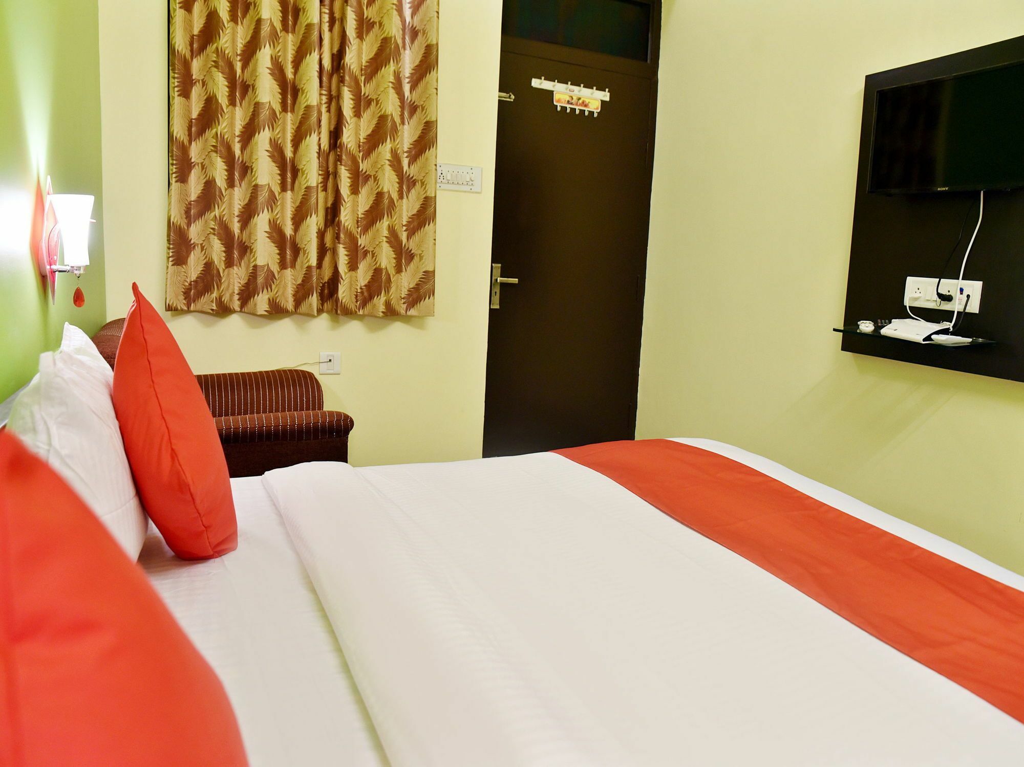 Oyo Malhotra Hotel